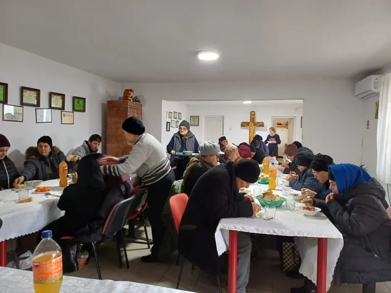 O masă caldă, oferită din suflet